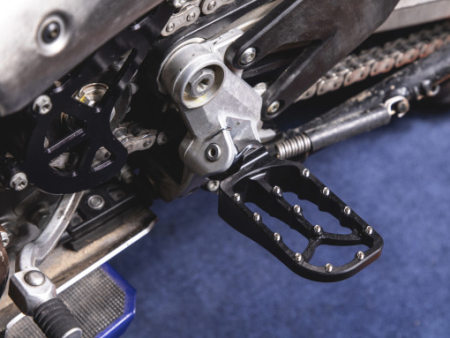 Rade Garage leveät ja  matalat jalkatapit 690-22-7