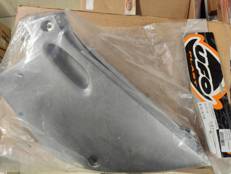 UFO SIVUNUMEROKILVET KTM380-620 93-99 SILVER 340 650-3037-340