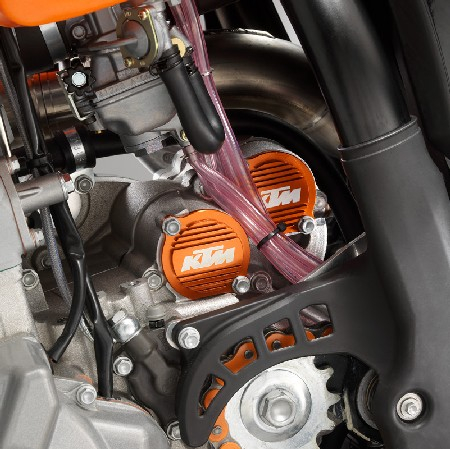 FACTORY OIL FILTER COVER SX-F 06-12, 450/525 SX 00-06, 450/560 SMR 04-07, 250 EXC-F 07-13, 250-525 EXC 99-07 U6951157